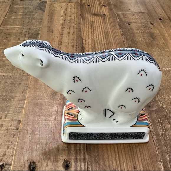 Wedgwood Ceramic Polar Bear - Picture 1 of 7